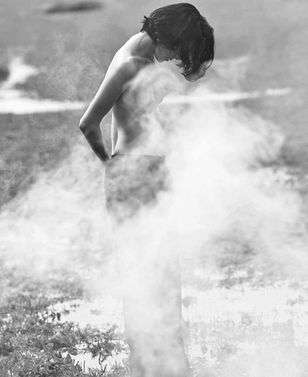 瀬畑茉有子さんのインスタグラム写真 - (瀬畑茉有子Instagram)「. . which do you prefer Clear or smoke ？ . . Photo by @ogata_photo . .  #fog  #foggy  #allblack  #bnw  #bnwphotography  #photogram  #tokyostreet #streetphotography  #hugoboss」12月2日 14時57分 - sehatamayuko