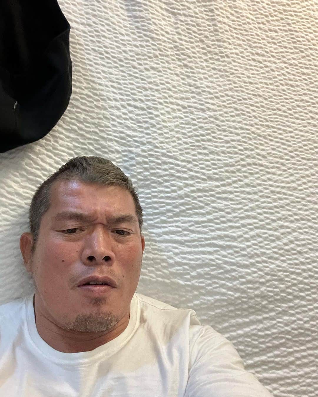 望月成晃のインスタグラム：「トータル24時間超移動  何せ53歳初1人海外移動なもんで色んな人にアレコレ聞いた心配症はホーホーさんのビッグヘルプにより無事着きました  ホーホーさんありがとう  俺の話を聞いてくれた皆さんもありがとう  来たら来たで何とかなるもんだ  とりあえずパスポートとスマホがあれば何とかなりそう」