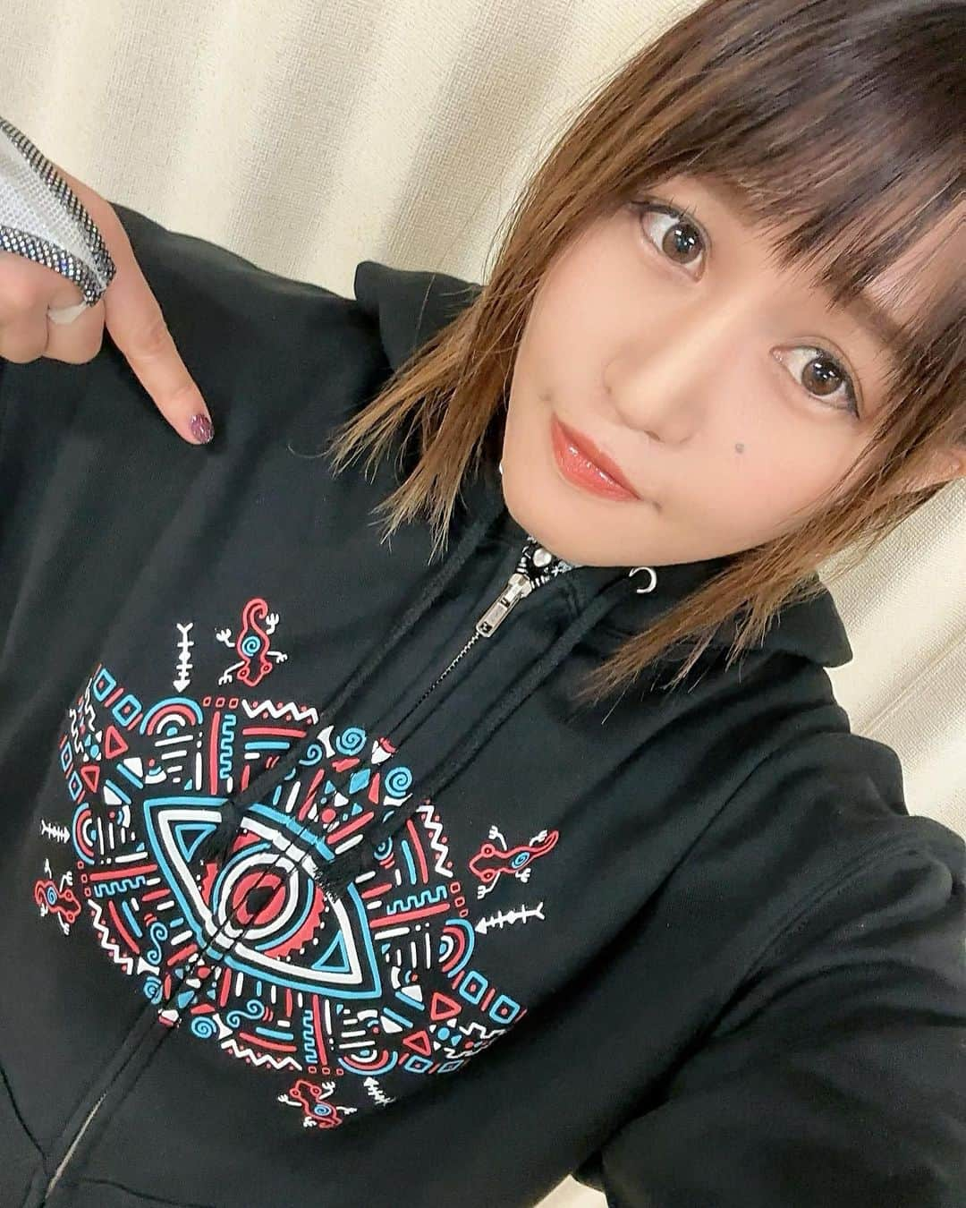 朱里のインスタグラム：「God's Eye  新パーカー？！？！👀  お楽しみに🤩  #stardom #GE #朱里　#prowrestling #new #cute #cool」