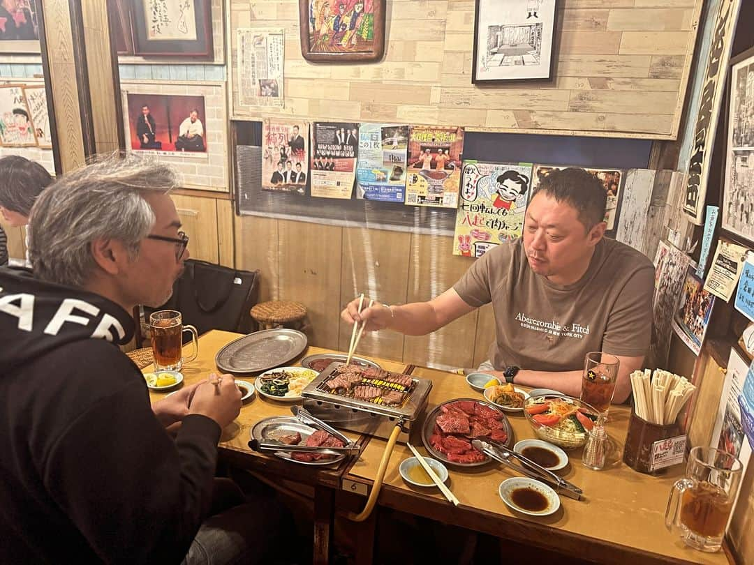 酒井一圭さんのインスタグラム写真 - (酒井一圭Instagram)「八起で 取材からの 焼肉🍖  #純烈 #酒井一圭 #山本浩光 #木島英明  #神奈川県 #相模大野 #八起 #焼肉」12月2日 15時17分 - sakaikazuyoshi