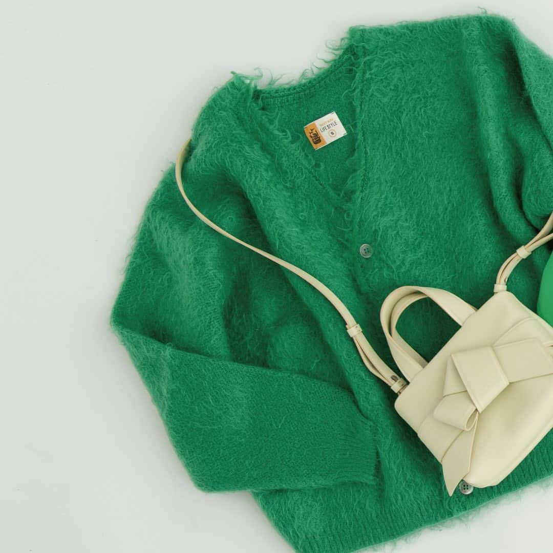 エディションのインスタグラム：「〈HOLIDAY GIFT 2023〉  P.2 CARDIGAN SAINT Mxxxxxx 52-02-35-02035 / ¥72,600 (tax in)  P.3 BAG Acne Studios 93-03-32-03048 / ¥117,700 (tax in)  PHONE NECK POUCH Maison Margiela 38-10-22-10005 / ¥49,500 (tax in)  WALLET Maison Margiela 38-10-35-10013 / ¥66,000 (tax in)  #saintmxxxxxx #acnestudios #maisonmargiela #fw23 #edition_holidaygift2033 #edition_jp #tomorrowland_jp」