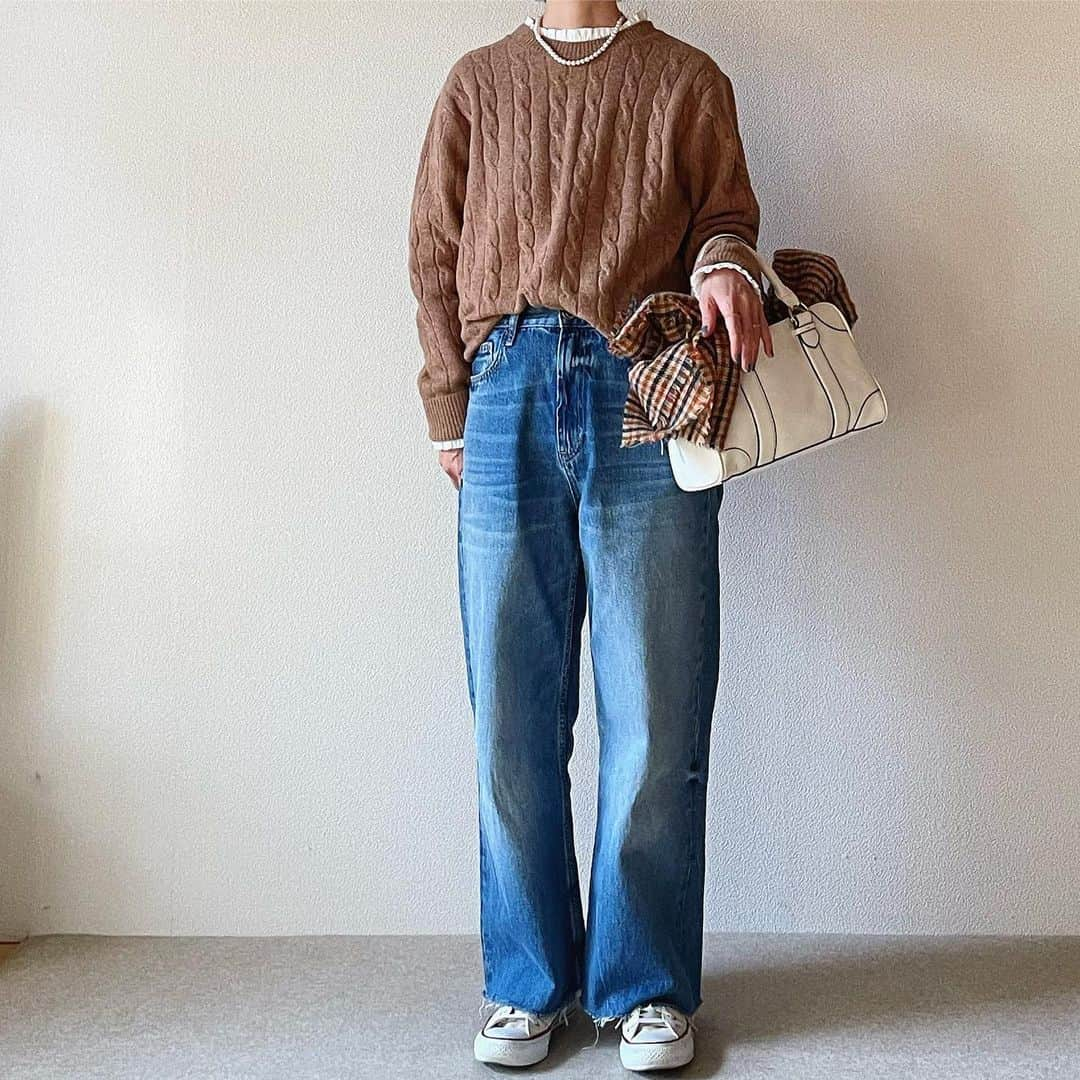 canariaさんのインスタグラム写真 - (canariaInstagram)「_  キャメルとデニムの 大好きな色合わせ。  tops #canaria_style knit #uniqlo denim #zara shoes #converse necklace #canariaaccessory  bag #zara stole #zara  #アラフィフファッション #50代ファッション #デニムスタイル #大人カジュアル #canariacoordinates」12月2日 15時19分 - canaria_rs