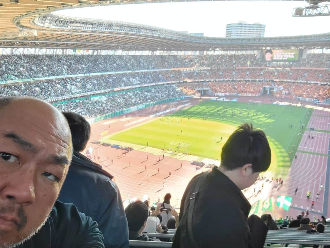 高岩竜一さんのインスタグラム写真 - (高岩竜一Instagram)「国立競技場へ『東京ヴェルディ vs 清水エスパルス』戦を観戦にやって来ました⚽  物凄い盛り上がりです😅  #jリーグ」12月2日 15時31分 - takaiwa_t