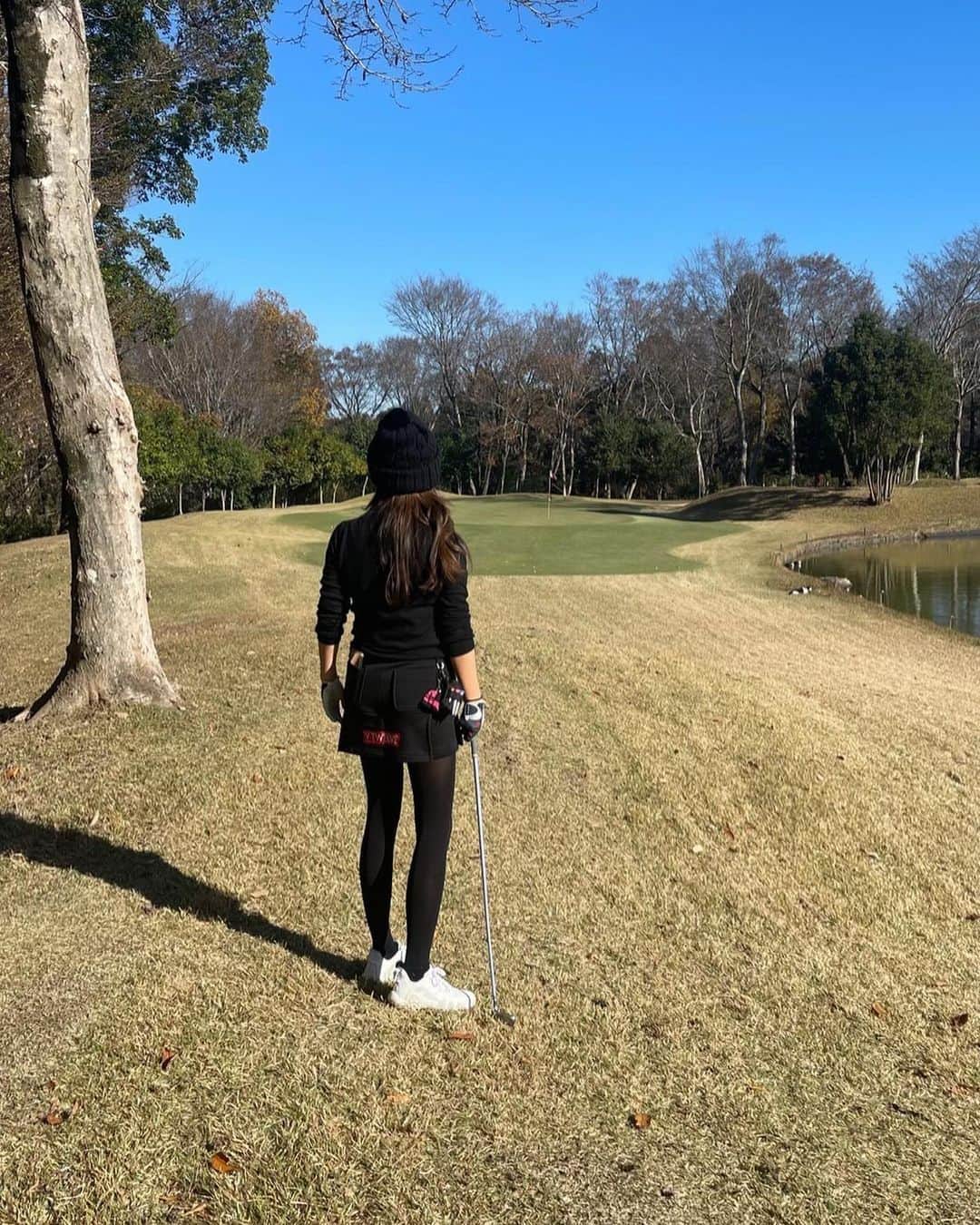遠海まりこのインスタグラム：「ゴルフ始めた友達と早朝ショートコース→仕事💻 #ゴルフ」