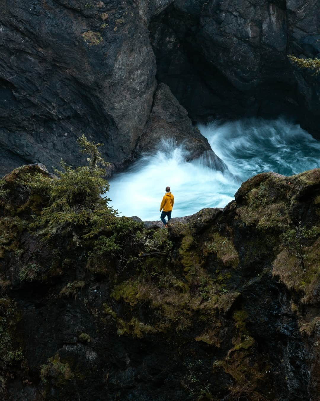 CANON USAさんのインスタグラム写真 - (CANON USAInstagram)「Photo by @lomscape: "Conditions were just right for a moody photograph. I asked my friend to stand as still as possible since I wanted to take a long exposure photo so I could get the milky wave look in the background. The photo was timed nicely capturing the waves crashing into the rock." #ShotOnCanon   📸 #Canon EOS R Lens: EF 70-200mm f/2.8L IS III USM」12月3日 1時00分 - canonusa