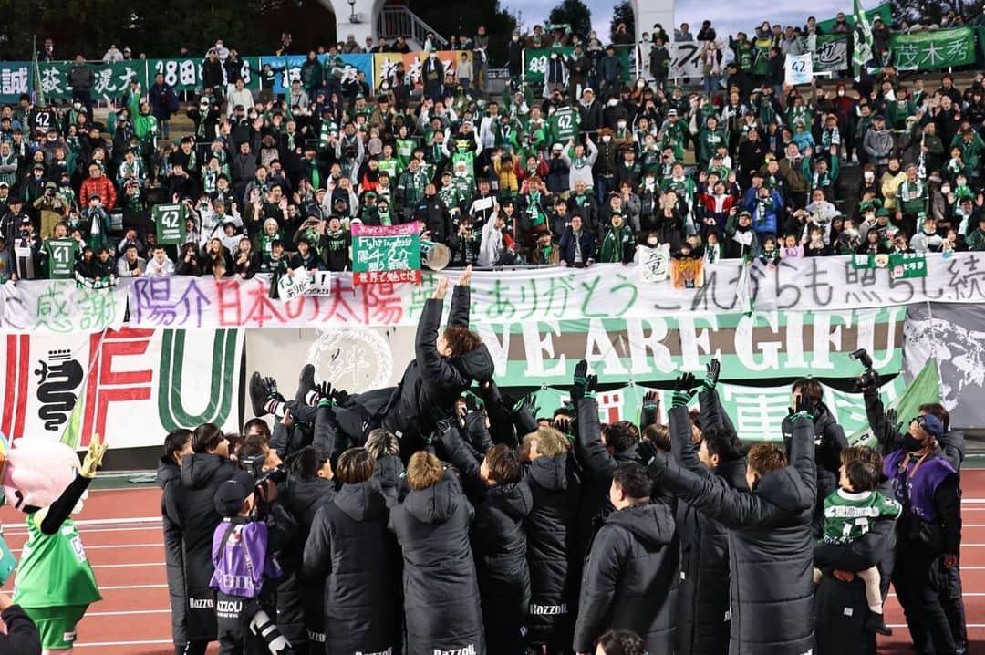 ＦＣ岐阜のインスタグラム：「. FC GIFU 2023 THANKS CEREMONY  2023.12.2 vs ギラヴァンツ北九州  #fcgifu #FC岐阜 #MOVEYOURHEART」