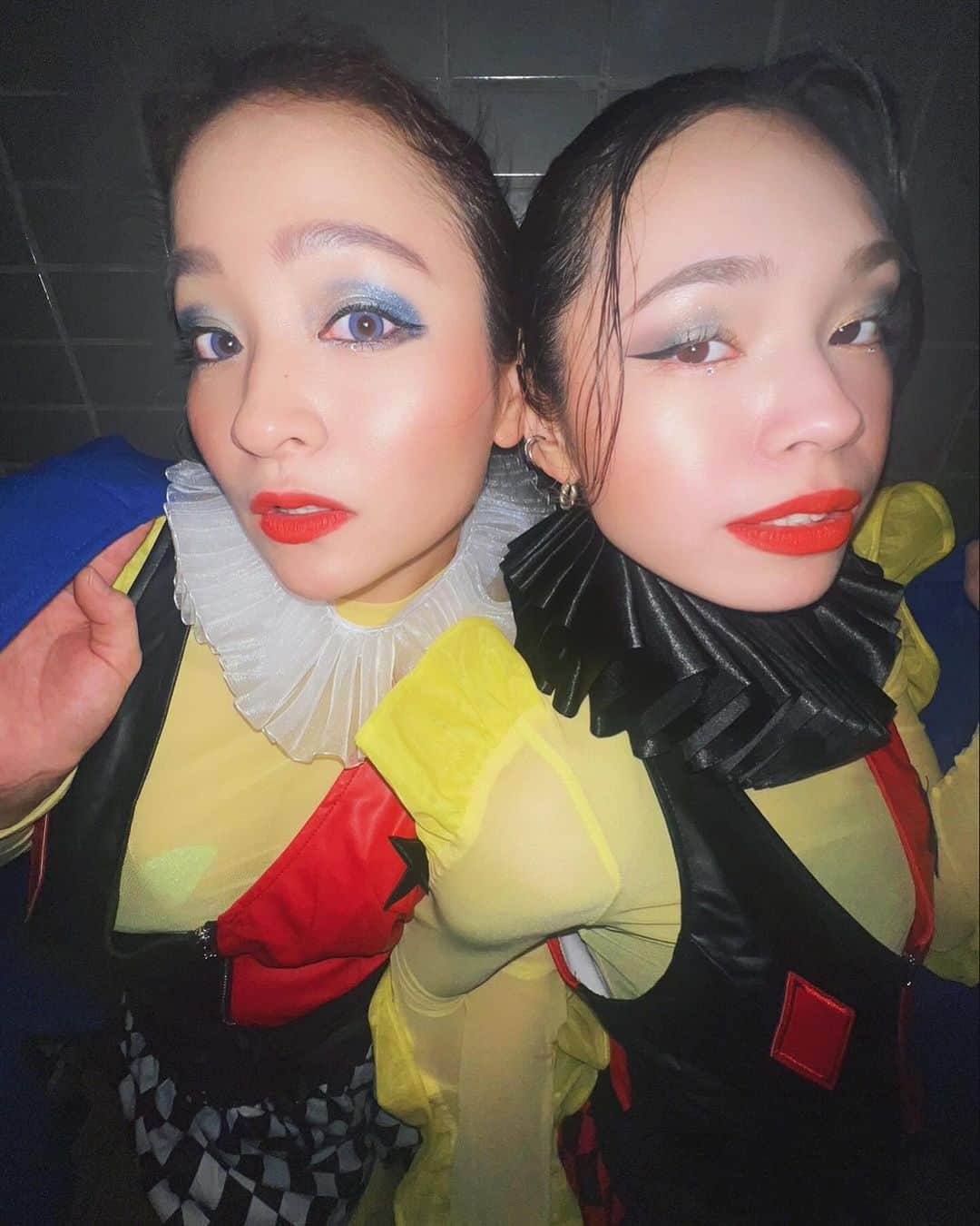MARINAさんのインスタグラム写真 - (MARINAInstagram)「2023/11/25 ♦️♠️IT'S SHOWTIME BALL♥️♣️ in Osaka @showtime_showta  ーーーーーーーーーーーーーーーーーーーー  【TAG TEAM RUNWAY】 Dress code▶︎ TWEEDLEDUM AND TWEEDLEDEE w／My sis @yakkkko.y 🫶🏻  初のTAG TEAM RUNWAY👯‍♀️✨ BALL当日に初めて2人で合わせて練習して バタバタと迎えた本番でしたが ヤコさんと歩けて楽しかったです😌🫶🏻✨ 衣装もかわいくてお気に入り❤️🖤 決勝でHIKARIさん＆なっちゃんさんと battleさせてもらえたのも嬉しすぎました✨✨ ありがとうございました🙏✨  Thank you for judging🃏 @omari_wiles  @koppimiza  @chiseninja  @bigbigbigbaby  @amazonerika   Thank you for chanting🎤 @wasavi_zm   Thank you for DJs🎵 @ymk_ah  @rabbit_foot_music   Photo by： @_ririko_29 🫶🏻  ーーーーーーーーーーーーーーーーーーーー #ITSSHOWTIMEBALL #SHOWTIMEBALL #ball #ballroom #vogueball #vogue #voguer #voguing #runway #tagteamrunway #fashion #houseoforicci #oricci #oriccijapan #oricciway #osaka #japan #大阪」12月3日 1時27分 - marina___oki