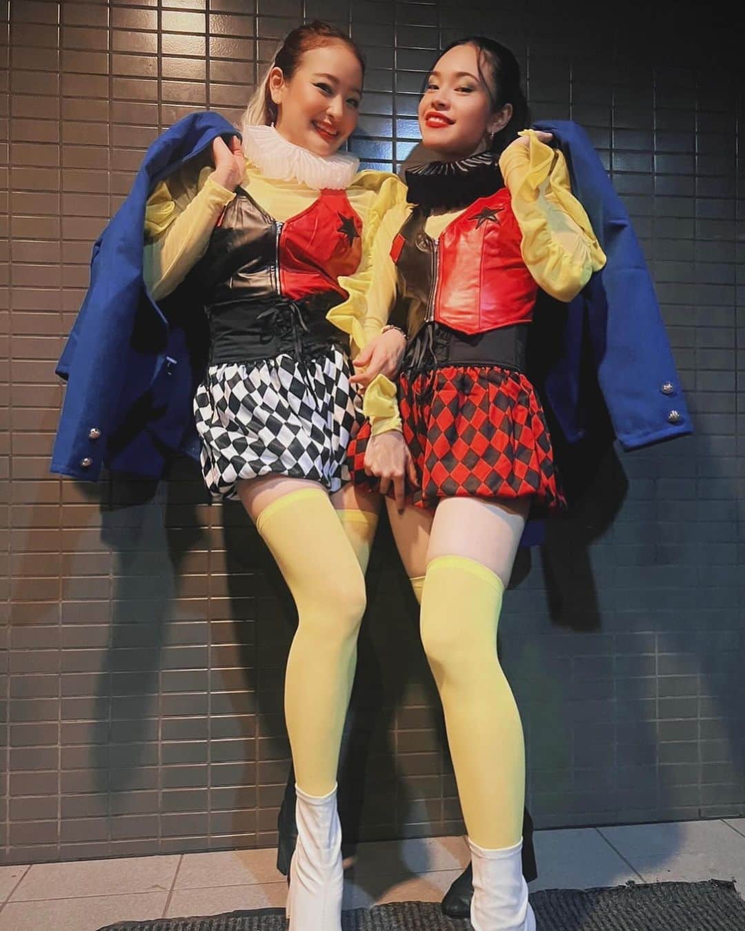 MARINAさんのインスタグラム写真 - (MARINAInstagram)「2023/11/25 ♦️♠️IT'S SHOWTIME BALL♥️♣️ in Osaka @showtime_showta  ーーーーーーーーーーーーーーーーーーーー  【TAG TEAM RUNWAY】 Dress code▶︎ TWEEDLEDUM AND TWEEDLEDEE w／My sis @yakkkko.y 🫶🏻  初のTAG TEAM RUNWAY👯‍♀️✨ BALL当日に初めて2人で合わせて練習して バタバタと迎えた本番でしたが ヤコさんと歩けて楽しかったです😌🫶🏻✨ 衣装もかわいくてお気に入り❤️🖤 決勝でHIKARIさん＆なっちゃんさんと battleさせてもらえたのも嬉しすぎました✨✨ ありがとうございました🙏✨  Thank you for judging🃏 @omari_wiles  @koppimiza  @chiseninja  @bigbigbigbaby  @amazonerika   Thank you for chanting🎤 @wasavi_zm   Thank you for DJs🎵 @ymk_ah  @rabbit_foot_music   Photo by： @_ririko_29 🫶🏻  ーーーーーーーーーーーーーーーーーーーー #ITSSHOWTIMEBALL #SHOWTIMEBALL #ball #ballroom #vogueball #vogue #voguer #voguing #runway #tagteamrunway #fashion #houseoforicci #oricci #oriccijapan #oricciway #osaka #japan #大阪」12月3日 1時27分 - marina___oki