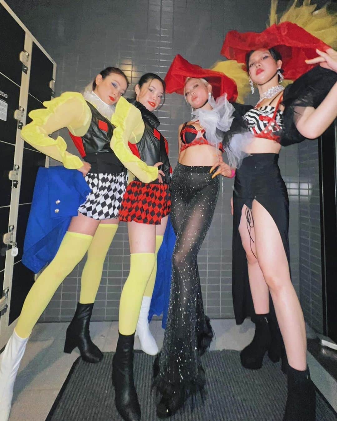 MARINAさんのインスタグラム写真 - (MARINAInstagram)「2023/11/25 ♦️♠️IT'S SHOWTIME BALL♥️♣️ in Osaka @showtime_showta  ーーーーーーーーーーーーーーーーーーーー  【TAG TEAM RUNWAY】 Dress code▶︎ TWEEDLEDUM AND TWEEDLEDEE w／My sis @yakkkko.y 🫶🏻  初のTAG TEAM RUNWAY👯‍♀️✨ BALL当日に初めて2人で合わせて練習して バタバタと迎えた本番でしたが ヤコさんと歩けて楽しかったです😌🫶🏻✨ 衣装もかわいくてお気に入り❤️🖤 決勝でHIKARIさん＆なっちゃんさんと battleさせてもらえたのも嬉しすぎました✨✨ ありがとうございました🙏✨  Thank you for judging🃏 @omari_wiles  @koppimiza  @chiseninja  @bigbigbigbaby  @amazonerika   Thank you for chanting🎤 @wasavi_zm   Thank you for DJs🎵 @ymk_ah  @rabbit_foot_music   Photo by： @_ririko_29 🫶🏻  ーーーーーーーーーーーーーーーーーーーー #ITSSHOWTIMEBALL #SHOWTIMEBALL #ball #ballroom #vogueball #vogue #voguer #voguing #runway #tagteamrunway #fashion #houseoforicci #oricci #oriccijapan #oricciway #osaka #japan #大阪」12月3日 1時27分 - marina___oki