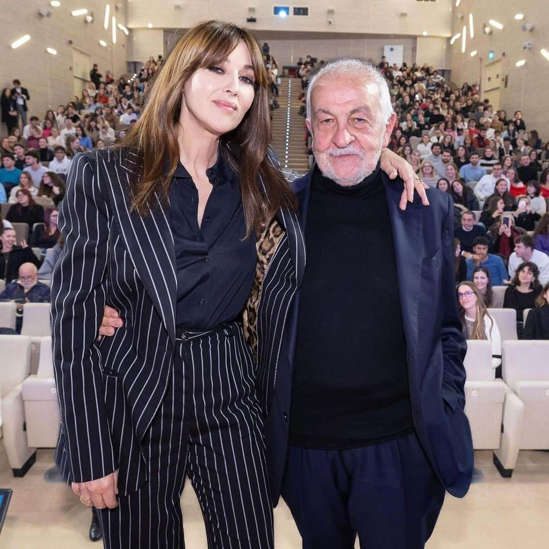 モニカ・ベルッチさんのインスタグラム写真 - (モニカ・ベルッチInstagram)「❤️ Very honored to have been invited to the prestigious IULM University to preside a master class in the presence of the rector of the University Gianni Canova. Thank you so much to Professor Canova and all the students and their wonderful energy!  @iulm_university  @gianni_canova   @ep.suite19pr   #monicabellucci#masterclass#iulmuniversity」12月3日 1時32分 - monicabellucciofficiel