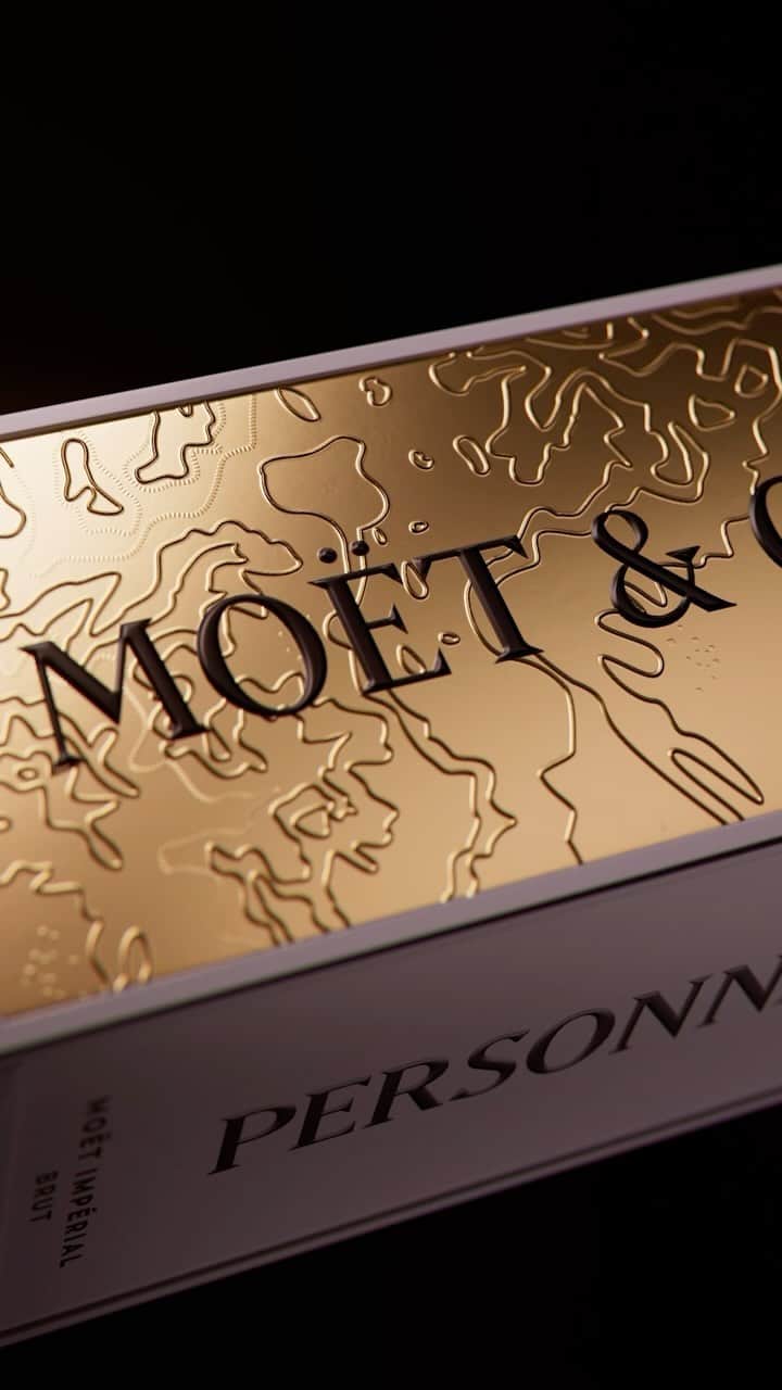 Moët & Chandon Officialのインスタグラム：「Épernay dreams. A holiday gift, adorned with Moët & Chandon vineyard pattern, to bring our terroir to you and your loved ones. Add your own unique inscription to make it #SpeciallyYours  #ToastWithMoet #MoetChandon  This material is not intended to be viewed by persons under the legal alcohol drinking age or in countries with restrictions on advertising on alcoholic beverages. ENJOY MOËT RESPONSIBLY.」