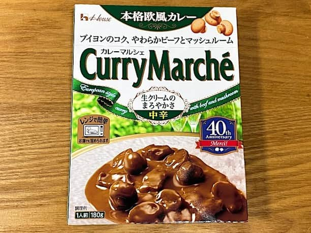 小野瀬雅生のインスタグラム：「ハウスカレーマルシェ中辛でカレーライスウマウマウー☆発売は1983年☆40周年☆今まででこれを一番食べてきた☆特に1980年代☆ワタシのソウルフード☆牛肉もマッシュルームもたっぷり☆ヒジョーにウマイ☆バランスが素晴らしい☆シアワセデス☆スキスキスー☆アイシテマス☆これが一番うまい☆断言☆これからもずっとこのままで☆愛し続けます♫ #ハウスカレーマルシェ #中辛 #カレーマルシェ中辛 #カレーライス #小野瀬雅生 #onosemasao #ウマウマウー #1983年発売 #40周年 #今まででこれを一番食べてきた #ソウルフード #牛肉 #マッシュルーム #たっぷり #ヒジョーにウマイ #バランスが素晴らしい #シアワセデス #スキスキスー #アイシテマス #これが一番うまい #断言 #これからもずっとこのままで #愛し続けます」