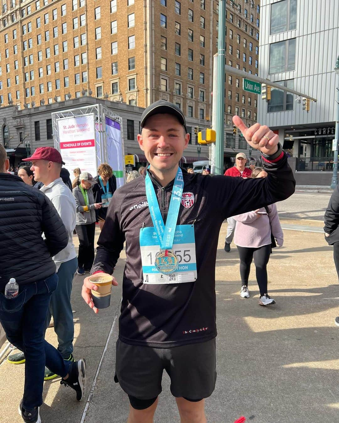 ダミアン・マクギンティーさんのインスタグラム写真 - (ダミアン・マクギンティーInstagram)「Unbelievable morning in Memphis. My second ever half marathon, I ran a personal best of 96.17 but more Importantly we’ve raised over $5000 for St Jude. Thank you!!!!」12月3日 1時51分 - damianmcginty