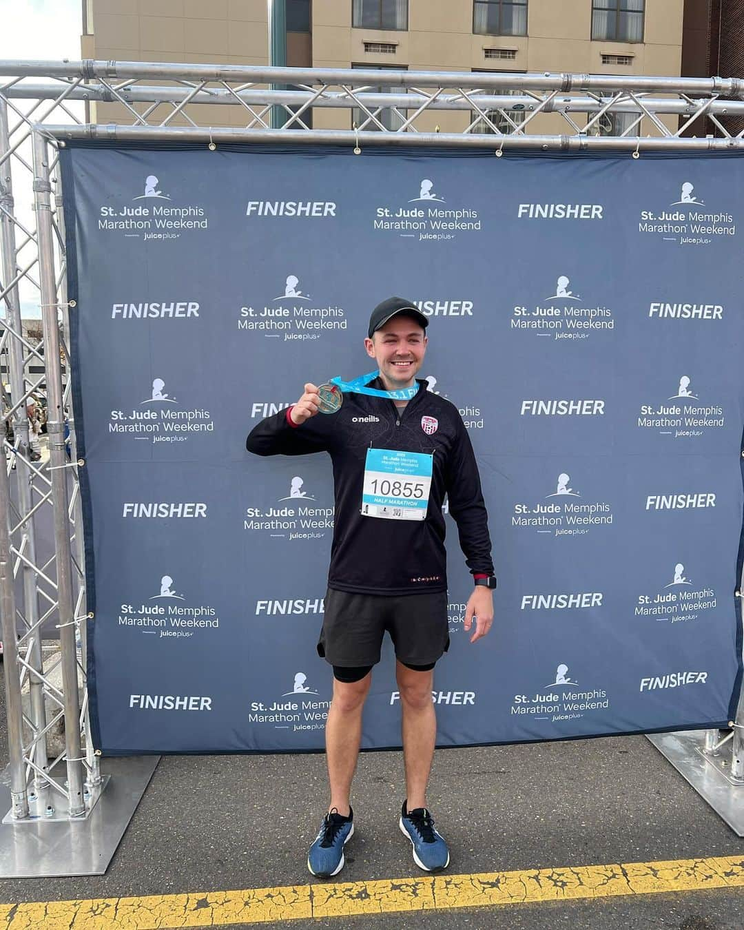 ダミアン・マクギンティーのインスタグラム：「Unbelievable morning in Memphis. My second ever half marathon, I ran a personal best of 96.17 but more Importantly we’ve raised over $5000 for St Jude. Thank you!!!!」