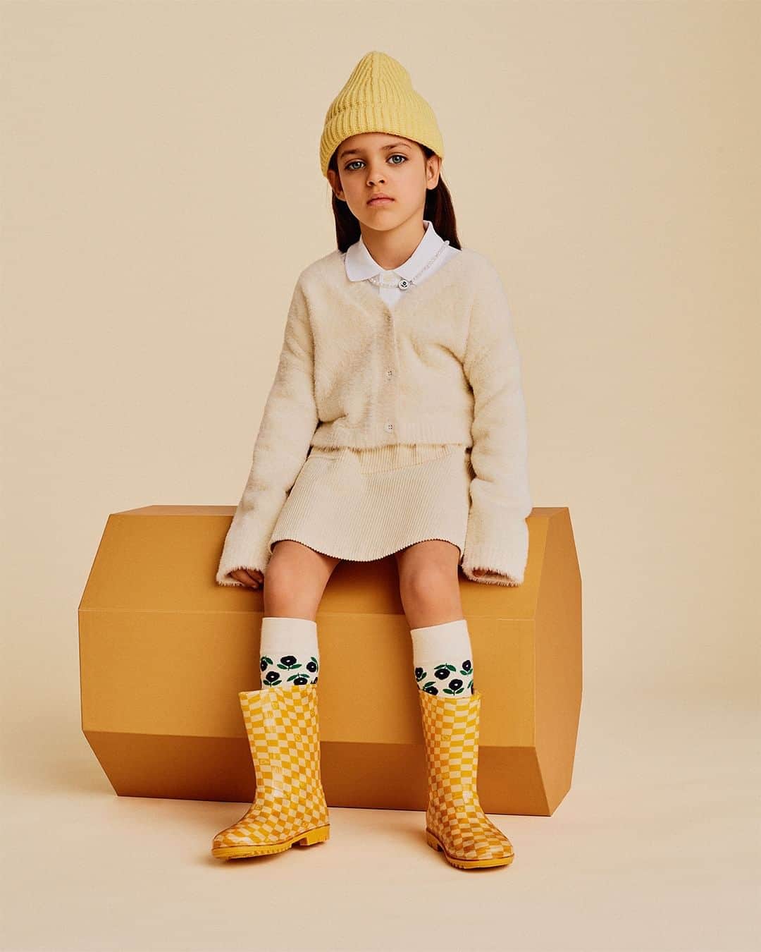 ベネトンのインスタグラム：「Like a sunny winter day.  Monochromatic outfits are a blank canvas, ready to become a go-to for every occasion.  Shop the FW23 collection by @andreaincontri   #Benetton」