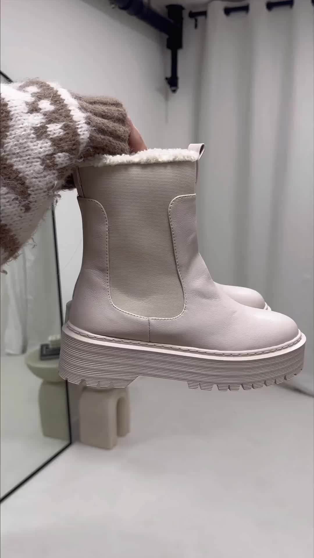 Public Desireのインスタグラム：「Cute & Cosy 🧸  🔎 Alpine £39.99/$54.99  📸 @ispylibby」