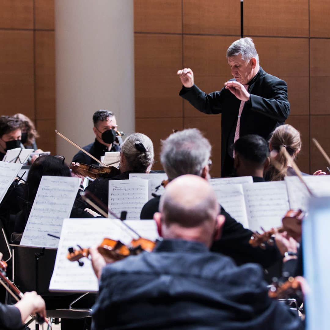 ブルックリン美術館さんのインスタグラム写真 - (ブルックリン美術館Instagram)「Have you ever wanted to conduct an orchestra? Here’s your chance! 🎵⁠ ⁠ Our friends at Brooklyn Symphony Orchestra (@bklynsymphony) are raffling a chance for one lucky winner to conduct SLEIGH RIDE by Leroy Anderson at the upcoming concert on December 10 at 2 pm at the Museum. ⁠ ⁠ Check our Instagram Story for the @bklynsymphony post with more instructions or head over to the link in our bio to get your tickets for this performance. ⁠ ⁠ 📷Photo by Kolin Mendez (@kolinmendez)⁠ ⁠ #BrooklynMuseum #BSO #BrooklynSymphonyOrchestra」12月3日 2時01分 - brooklynmuseum