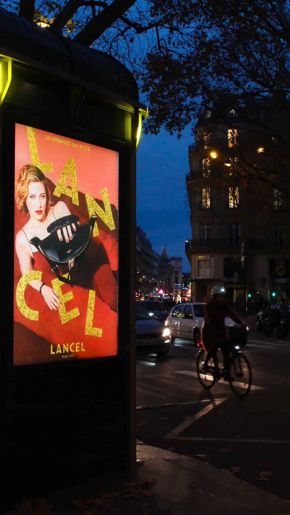 ランセルのインスタグラム：「Have you seen our latest Christmas campaign shot by @ellenvonunwerth with the beautiful @lilireinhart ?  #LancelParis #LancelTwist #LiliForLancel #OOH」