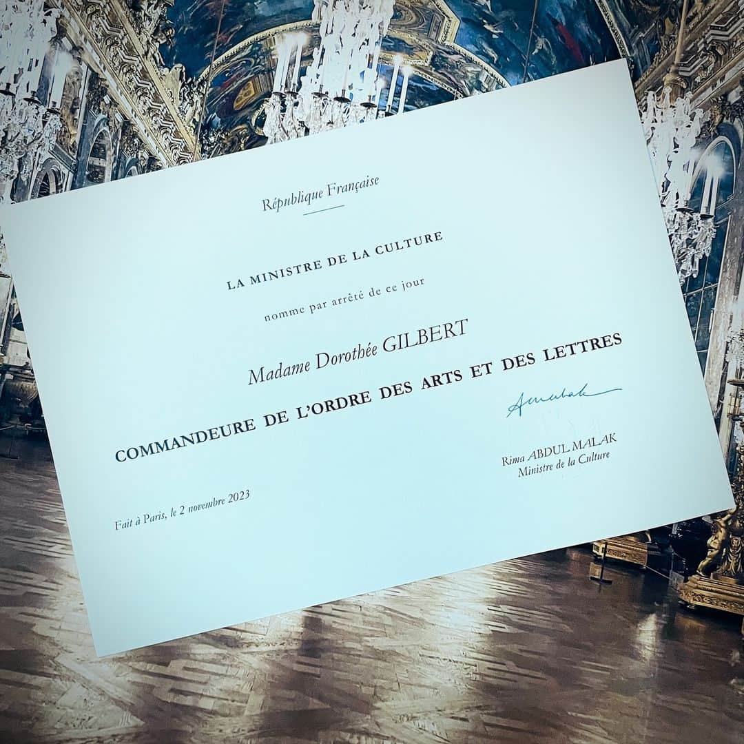 ドロテ・ジルベールのインスタグラム：「J’ai l’honneur et le plaisir d’être nommée « Commandeure de l’ordre des arts et des lettres ». Merci.  @rima.abdulmalak @culture_gouv  @operadeparis」