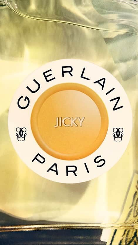 ゲランのインスタグラム：「Jicky, a legend of androgynous love.  Perplexing women, captivating men, Jicky speaks to the contradiction in all of us. A startling lemon-lavender fougère accord echoes the deeply personal - and unrequited - love story that inspired Perfumer Aimé Guerlain - before woody, creamy, vanilla notes bring warmth, character and resolution.  — #GuerlainPerfume #PerfumerSince1828 #LesLegendaires #Jicky #Vanilla #VintagePerfume #Fragrance #SavoirFaire #IconicFragrance」