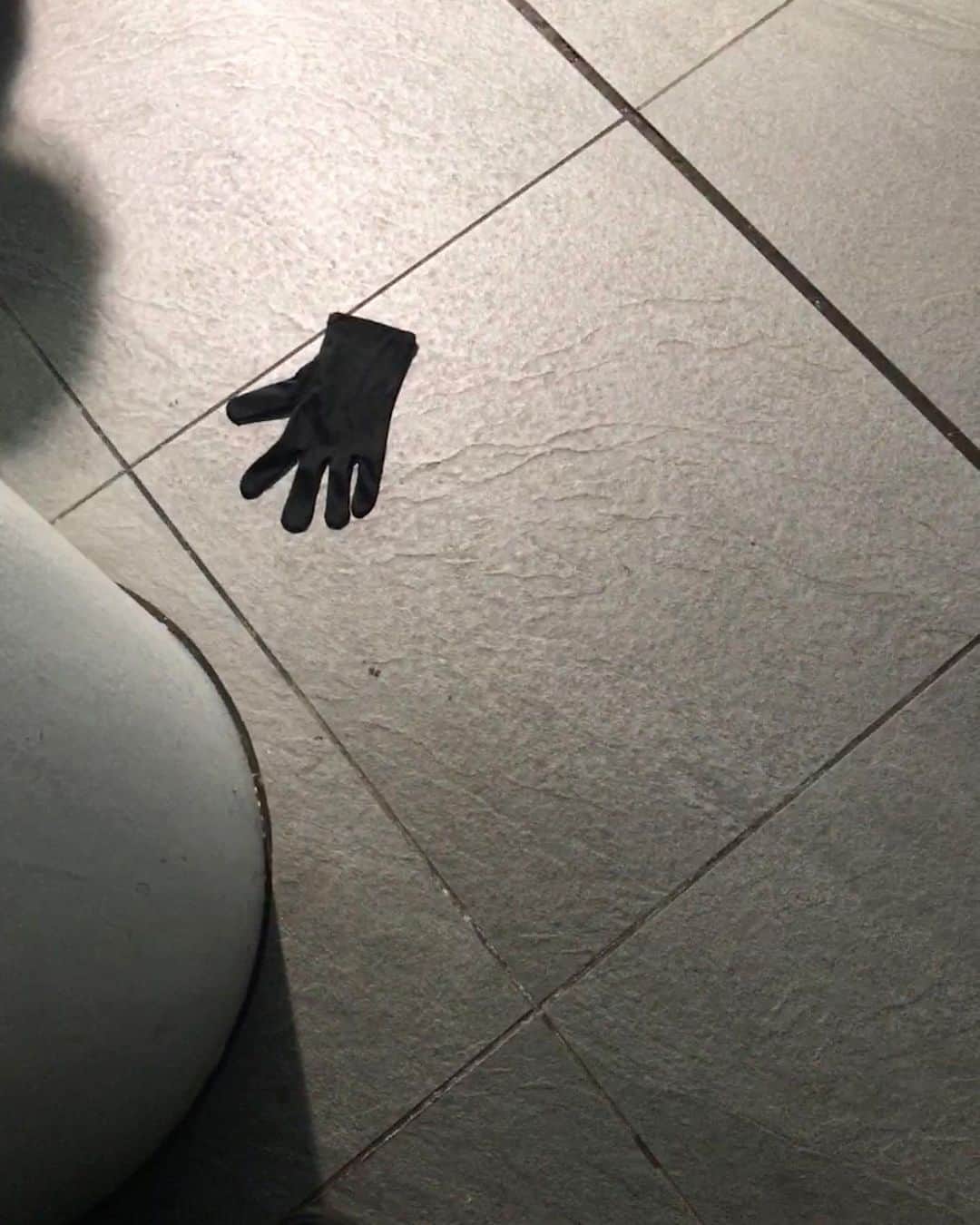 スネオヘアーさんのインスタグラム写真 - (スネオヘアーInstagram)「#下北沢待ち合わせ #誰かが落とした手袋 #寂しそう #スネオヘアー」12月2日 17時29分 - suneohairofficial