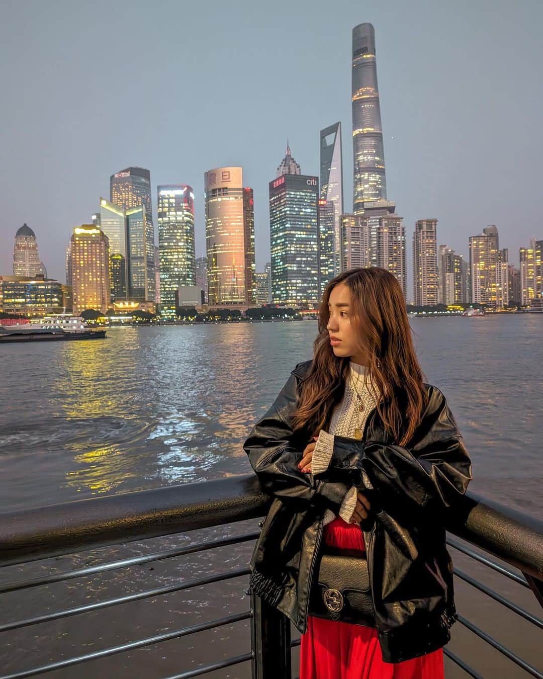 羽石杏奈さんのインスタグラム写真 - (羽石杏奈Instagram)「Hi Shanghai 🇨🇳👋 I’m back, traveling to China since my last visit here in 2018, so much to explore this country..! ✨  約5年ぶり、中国旅へ！ 日本の約26倍の国土がある中国、 長く続く歴史も、たくさんの秘境も、様々な文化も、 本当に深くて旅したいところがたくさんの国。 まずは上海からスタートしました🪭♡  #NihaoChina #NihaoShanghai #Tripcom #Travelwithtripcom #pr @china_culture @trip.complete」12月2日 17時38分 - hawaiianna913
