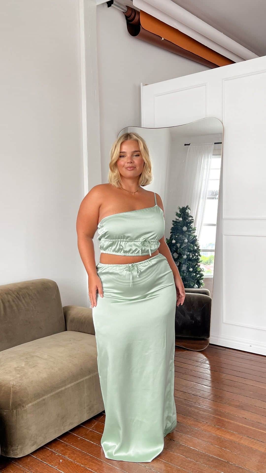 Beginning Boutiqueのインスタグラム：「Your Christmas Day outfit is sorted 🎄✨ Add the NEW Lala Sage Satin Crop Top & Lala Sage Satin Maxi Skirt to cart now!」