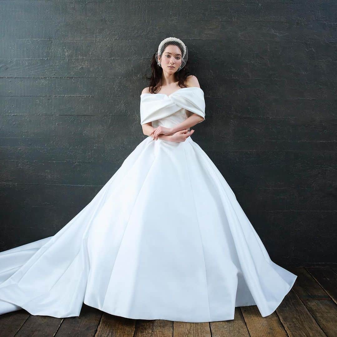 ハツコ エンドウのインスタグラム：「＊  Hatsuko Endo Weddings_  Hair&Makeup：Hatsuko Endo @akiko__endo  @hatsukoendo_okayama  @hatsukoendo_sakata  @hatsukoendo_hairmakeup   Dress：Pearl @a_by_hatsukoendo  Hatsuko Endo_No.8407  Accessories：Hatsuko Endo Weddings  #hatsukoendo  #hatsukoendoweddings #hatsukoendobeauty #abyhatsukoendo  #wedding #dress #hair #makeup #bridal #photo #shooting #accessories #ハツコエンドウ #ハツコエンドウウェディングス #ウェディングドレス #カラードレス #エーバイハツコエンドウ #ブライダル #ビューティー #ヘアメイク #撮影 #プレ花嫁 #日本中のプレ花嫁さんと繋がりたい #アクセサリー #美容師 #カチューシャ」