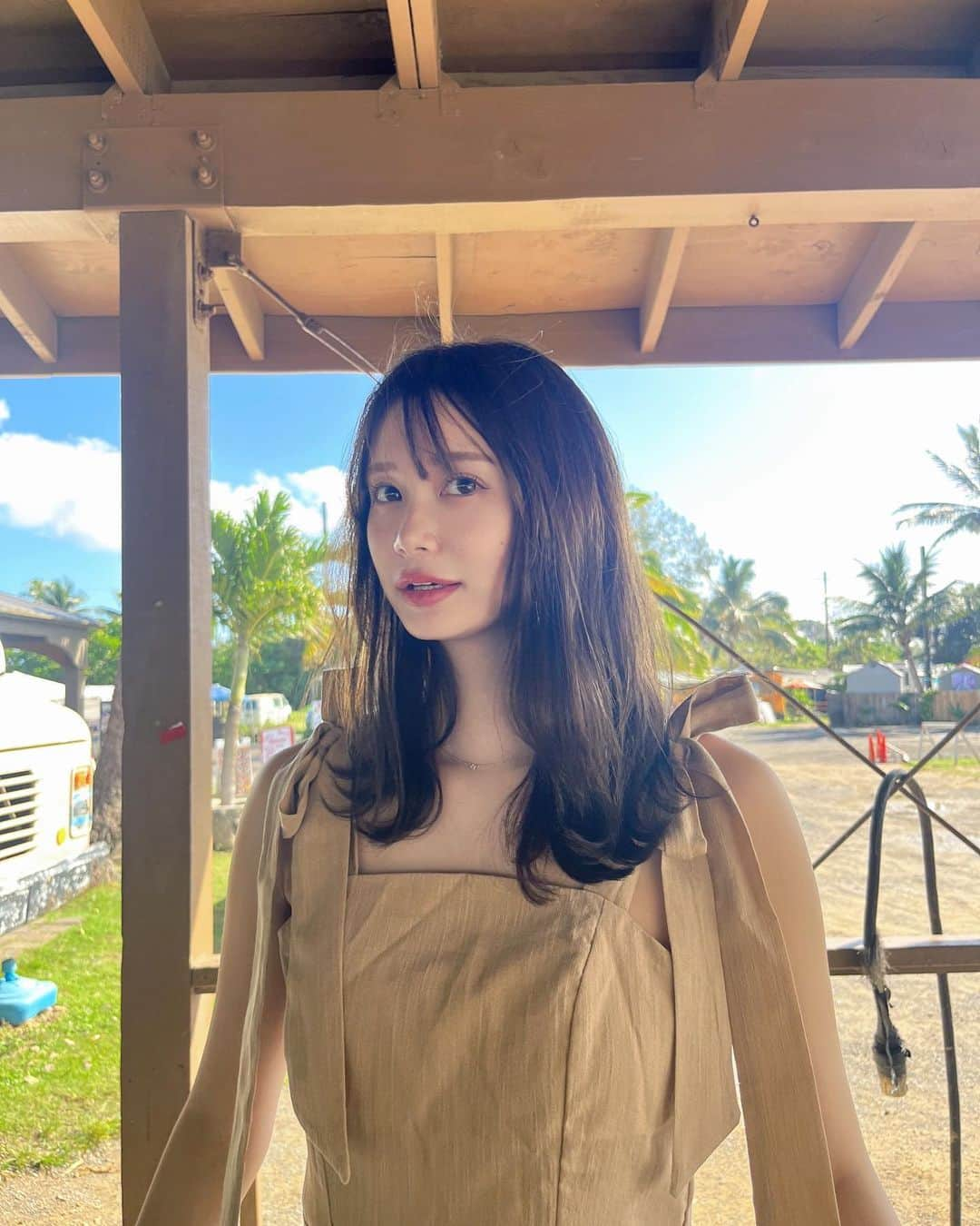 中野妃菜のインスタグラム：「ガーリックシュリンプとシェイブアイスが最高に美味しかった🦐🍧  #honolulu #hawaii #旅行 #ootd」