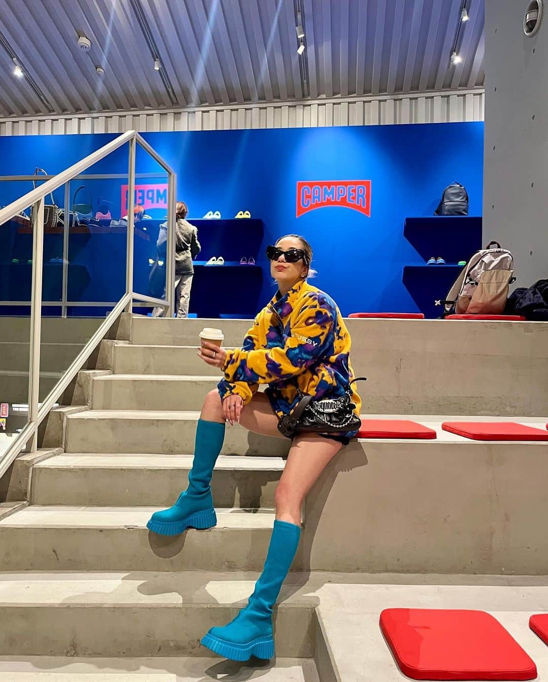Unaのインスタグラム：「@camper @camper_japan 🩵👢❤️  イビサをテーマにしたPOP UPストアが 12/2-12/5の4日間限定で開催してます🌴🪼🏖️✨ ファッション・音楽・アートと空間がマッチしてて 素敵でした🫶  #Todays_Unakinoco #camper #PR」