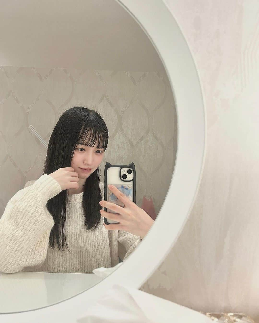 水瀬紗彩耶のインスタグラム：「今年の冬はシンプルなコーデでいきます🤍 ・ ・ ・ #ニット#冬コーデ」