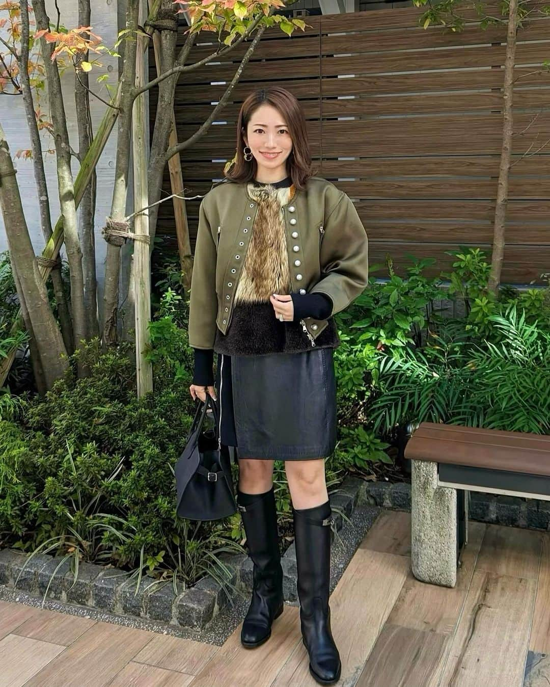 安岡あゆみのインスタグラム：「. Autumn🍂→Winter❄️ . #ayumi_y_ootd 👗 #jacket & #skirt @31philliplim  #tops @united_tokyo  #bag @therow  #ring @chanelofficial & @boucheron  #pierce @mondayeditionseoul  #shoes @hermes  . 📍 ピアット ミツ 久しぶりのイタリアン🇮🇹 . . #31philliplim #unitedtokyo #chanel #hermes #boucheron #mondayedition #therow #margaux10 #italian #フィリップリム #ユナイテッドトウキョウ #エルメス #シャネル #ブシュロン #マンデーエディション #ザロウ #マルゴー10 #ピアットミツ」