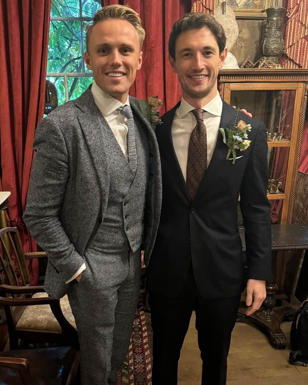 マックス・チルトンさんのインスタグラム写真 - (マックス・チルトンInstagram)「Best man to the best of men. Honoured to be a part of yesterday’s magical wedding between two of my oldest friends surrounded by the full Ardingly crew. @annawise @willbouch_」12月2日 18時04分 - maxchilton