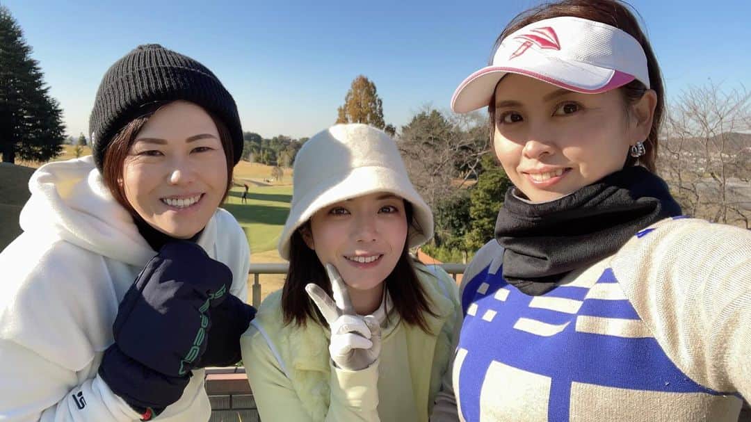 中村香織さんのインスタグラム写真 - (中村香織Instagram)「初めて厚木国際に行きました！ グリーン早くて面白かった  @hiromitakesue  @airi_rin2_625   ありがとうございました😊  #ポッププランニング  #ゴルフカフェ #浅野彰子」12月2日 18時01分 - kaori_nakamura1001