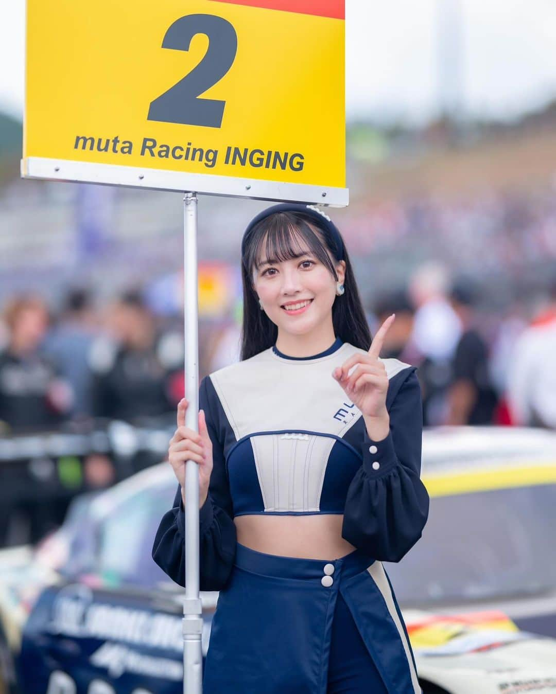 瀬谷ひかるのインスタグラム：「💙🤎  今日は2023年最後の2️⃣号車の日！ RQ最後のグリッド担当がポールポジションとは、 これ以上ない締めくくりで幸せだったなあ💭 一生忘れない思い出✌🏻  #2号車の日 #supergt #muta #mutaracing #mutaracingfairies #ingingmotorsport #gr86 #motorsport #racequeen #レースクイーン #モデル #ロングヘア #黒髪 #カチューシャ #ニーハイブーツ #モビリティリゾートもてぎ #モータースポーツ #モータースポーツ好きな人と繋がりたい」