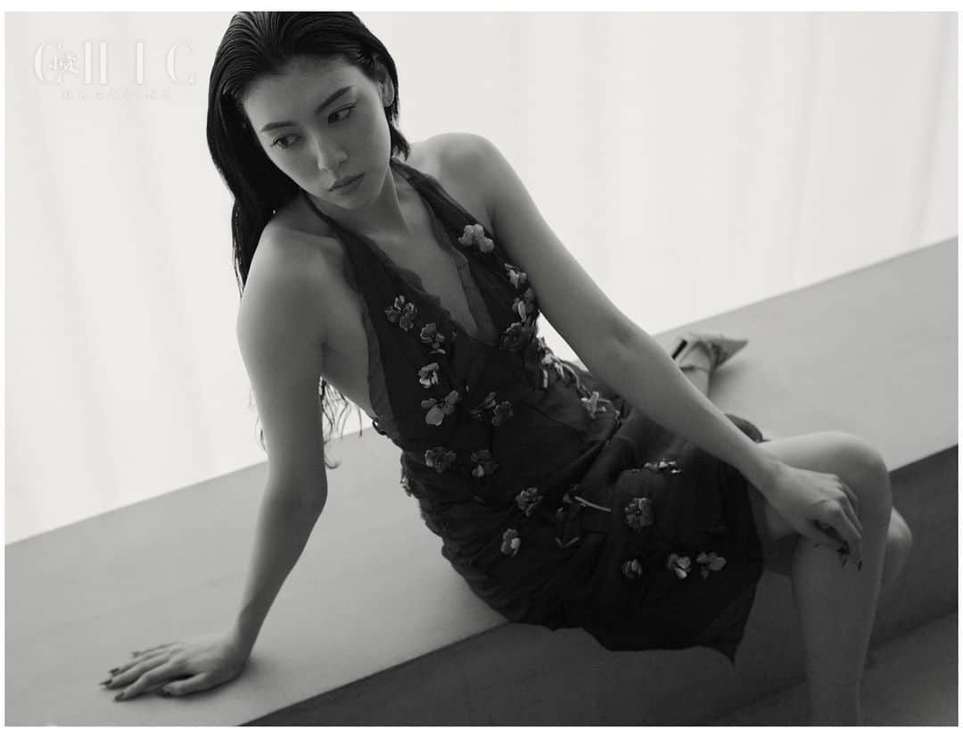 Kisshomaru S.のインスタグラム：「Ayaka Miyoshi @miyoshi.aa for CHIC Magazine @chicmagcn Nov. 2023 Issue.  摄影：嶌村吉祥丸  监制：柯西莫、王芝  造型：我  造型顾问：鍛冶古翔三（Yolken）  妆发：YUDAI MAKINO (vierge)  艺统：辛本  制片：ting  撰文：徐絮  服装助理：oakley」