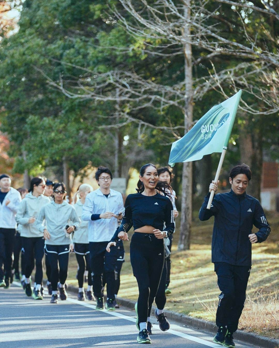 ADIDASTOKYOさんのインスタグラム写真 - (ADIDASTOKYOInstagram)「走り心地、ぶっちぎり。   快適なランニング、そしてリラックスできる時間がみんなを笑顔にする💫   次世代ミッドソール素材が、快適な履き心地と優れたクッション性をかなえる。 さあ、とびきり心地いいランニングを楽しもう🎶 12月8日より発売開始。 #adidasSupernova   Link in bio」12月2日 18時25分 - adidastokyo