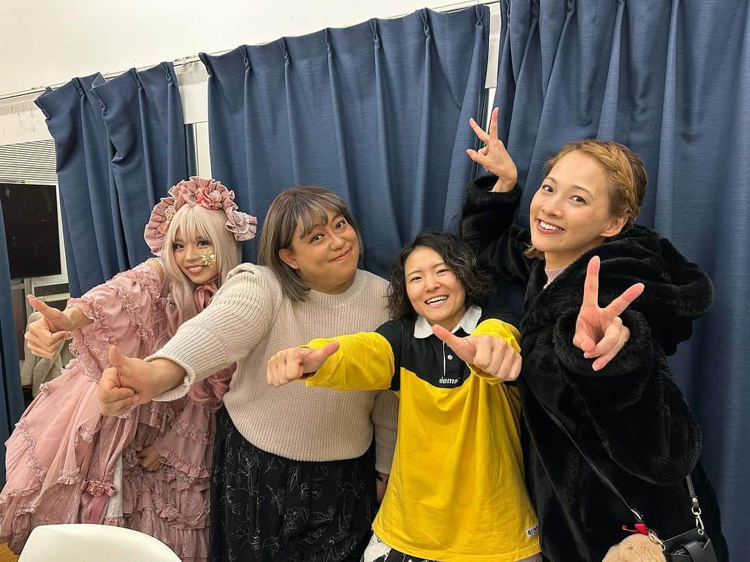 庄毛安那のインスタグラム：「本当にいつもありがとう🌹 カッコいいTikTokクリエイター達🔥  スライドしてね🤣最後は秘蔵写真あります🤣  @shusakuragawa  @dufayel_  @shakedadesu  @rimomama2023  @natuecoco  @satoyu_ohioboss   #TikTok」