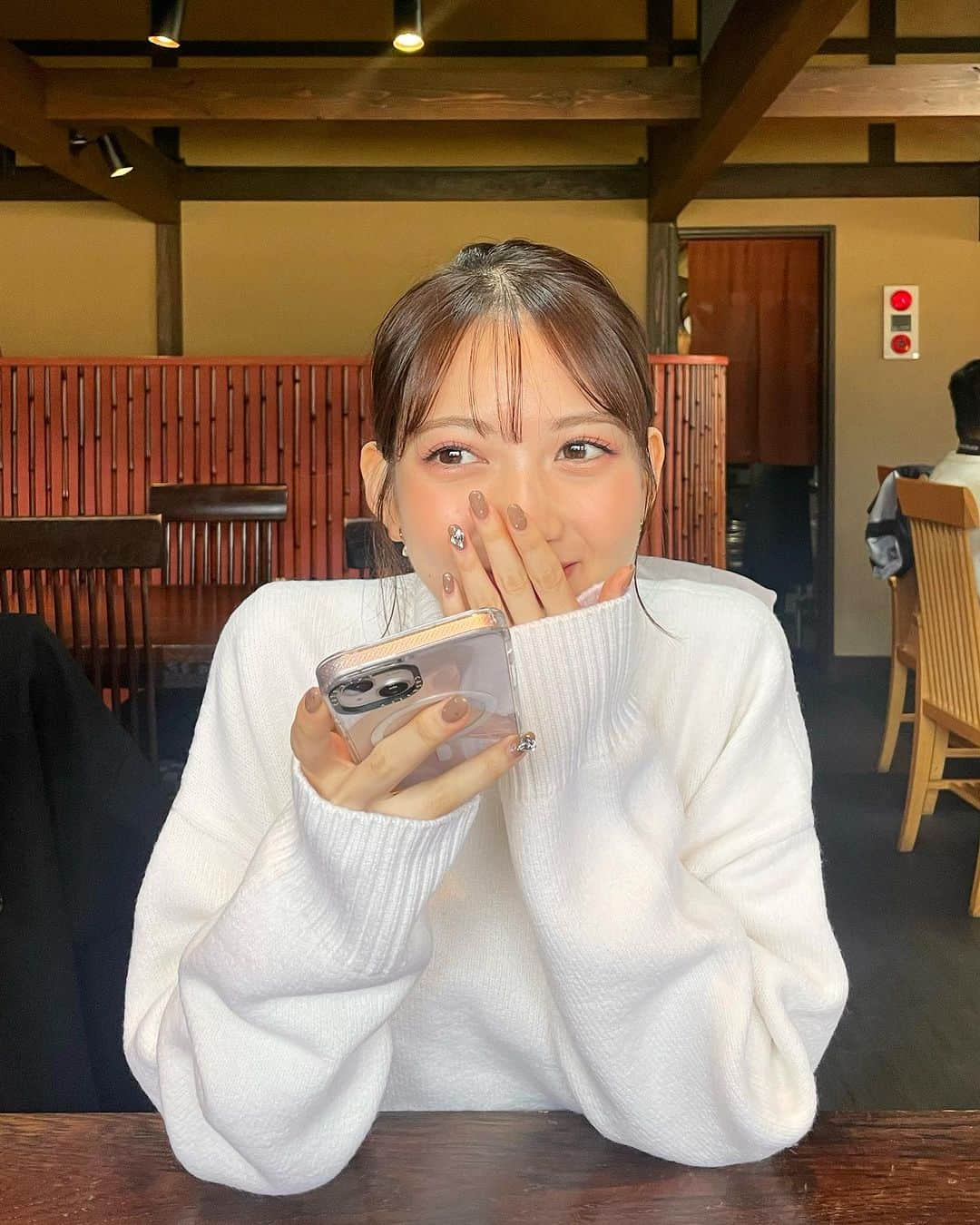 宮﨑葉苗さんのインスタグラム写真 - (宮﨑葉苗Instagram)「. 📍#cafelaruche (大分/湯布院)  ずっと行ってみたかった金鱗湖のカフェに☕️♡ ご飯食べた後だったからパンは食べられなかったけどどれも美味しそうだったリベンジしたい（ ; ; ）  去年ゲットした @amiparis のニット今年たくさん着たい！！♡  #大分カフェ#大分グルメ#湯布院カフェ#湯布院グルメ#金鱗湖#金鱗湖カフェ#白ニット#ニットコーデ#amiparis#湯布院食べ歩き」12月2日 18時29分 - hanae_miyazaki