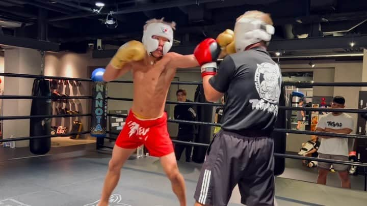 武尊のインスタグラム：「来週RISEの70kg級に出場する ラジャボクシングチャンピオンのフランクと🥊🇹🇭🔥 感謝🙏🏼」