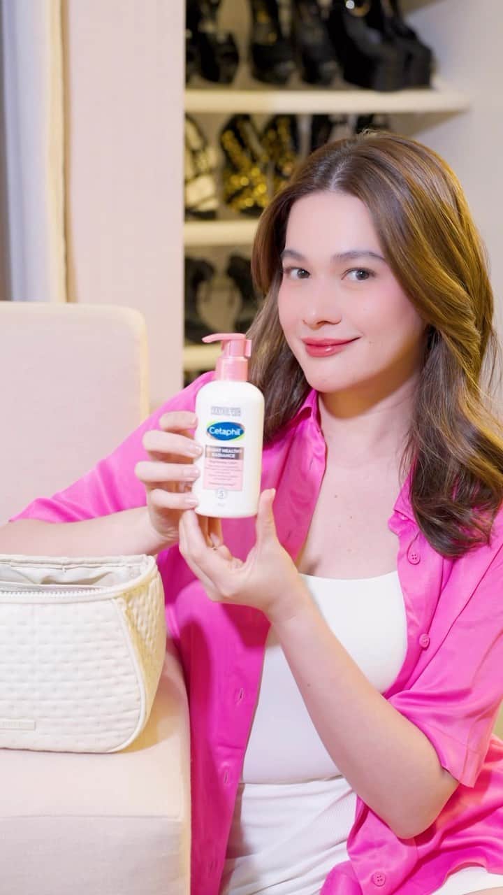 ベア・アロンゾのインスタグラム：「Beauty begins with healthy, radiant skin! Don’t forget the crucial step of creating a healthy canvas before applying makeup. Here’s a peek of my must-have products in my makeup bag that enhance your natural beauty! @cetaphilbrighthealthyradiance  #BrightAboutSkin」