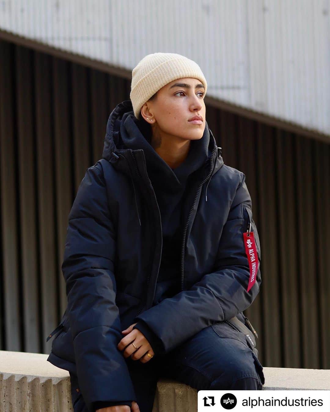 ALPHA INDUSTRIES JAPANのインスタグラム：「#Repost @alphaindustries with @use.repost ・・・ Style the #AlphaIndustries Short Park with or without the removable faux fur hood attachment and stay warm all Winter!」