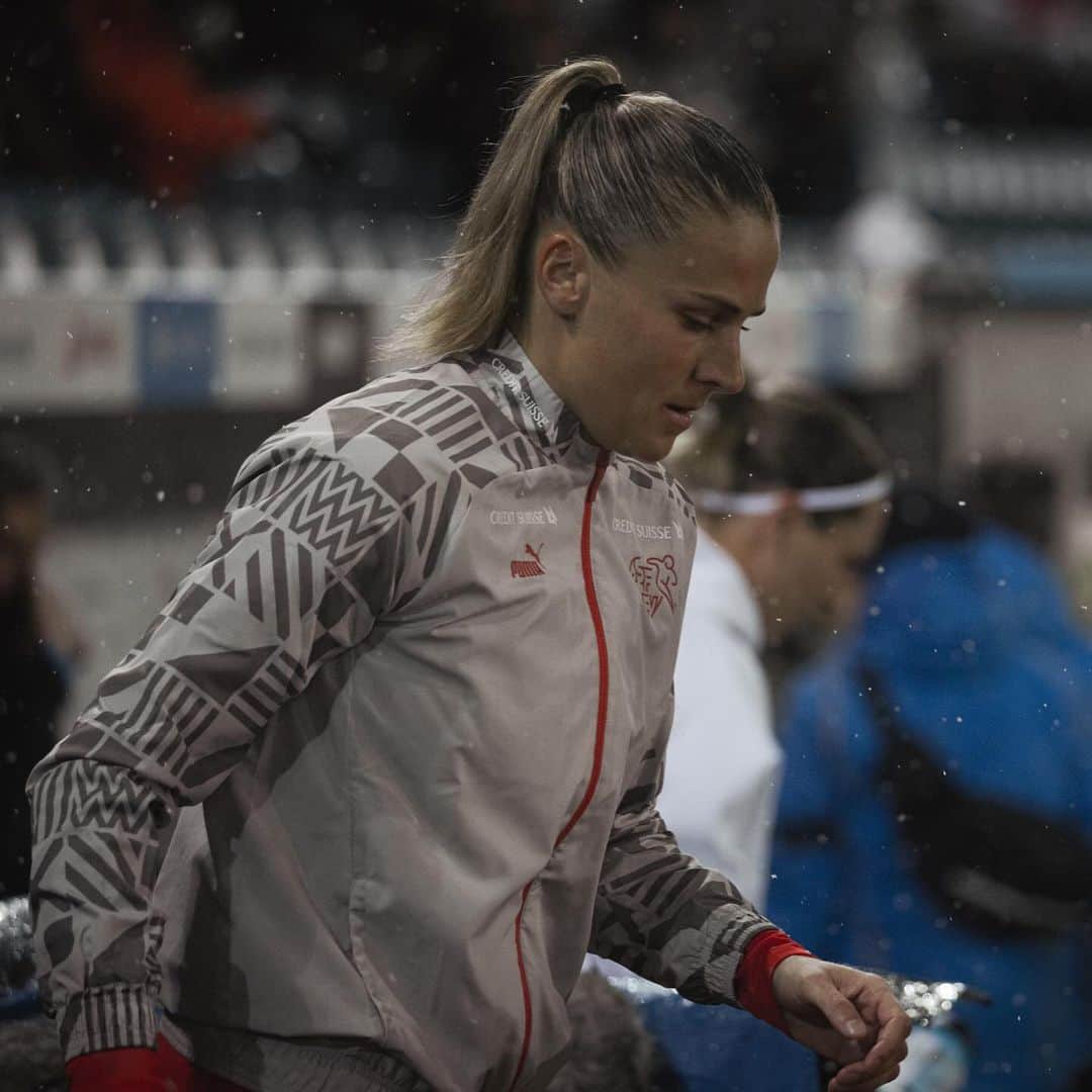 Ana Maria Crnogorcevicさんのインスタグラム写真 - (Ana Maria CrnogorcevicInstagram)「Big fight last night against a strong opponent🇨🇭💪  really happy and proud with the team performance! Thank you Lucerne for the support!  Even we can’t stay in group A, which is disappointing, we still want to finish the year with another good performance💪  Hopp Schwiiz 🇨🇭❤️」12月2日 18時41分 - ana_crnogorcevic