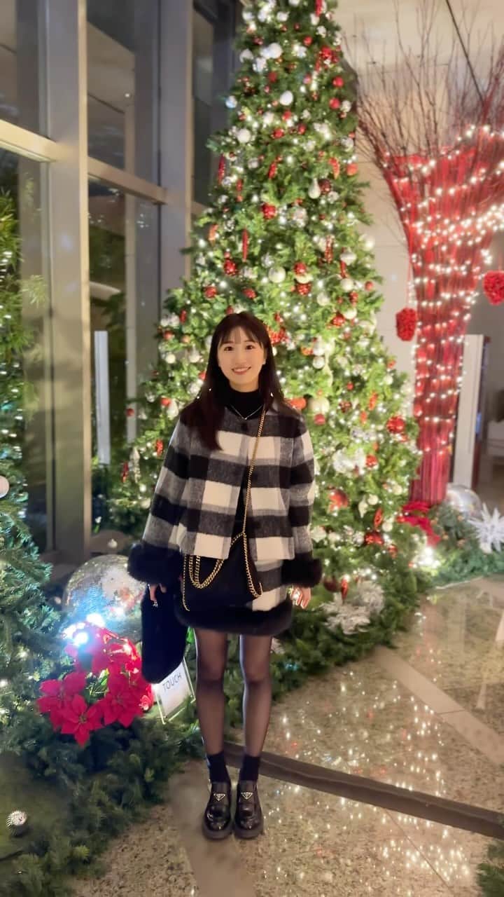 田辺真南葉のインスタグラム：「冬のキラキラした街❄️ さむーいと言いながら散歩するのがすきなんです  去年お誕生日に行ったイルミネーション⛄️ 今年はお仕事なので 一足先に帰省のタイミングで行ってきました！  またこの景色を観られてしあわせ〜 そしてまた来年も絶対に！」