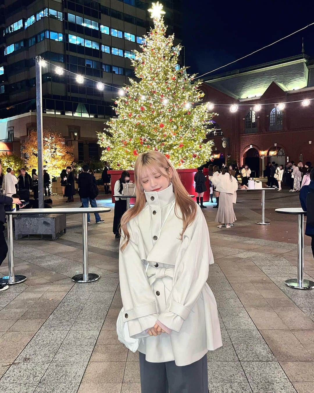 砂糖華さんのインスタグラム写真 - (砂糖華Instagram)「恵比寿ガーデンプレイス🎄💞 ‪　　　　　‬ 大っきいツリーが綺麗だった〜✨  このコートふわふわで肌触り良くて、首までボタンできるから凄く暖かいの➰❄️ @tiptop_pocket_official ‪　　　　　‬ ‪　　　　　‬ #tiptop #ZOZOTOWN購入品 #アウターコーデ #冬コーディネート」12月2日 20時20分 - __162cm_