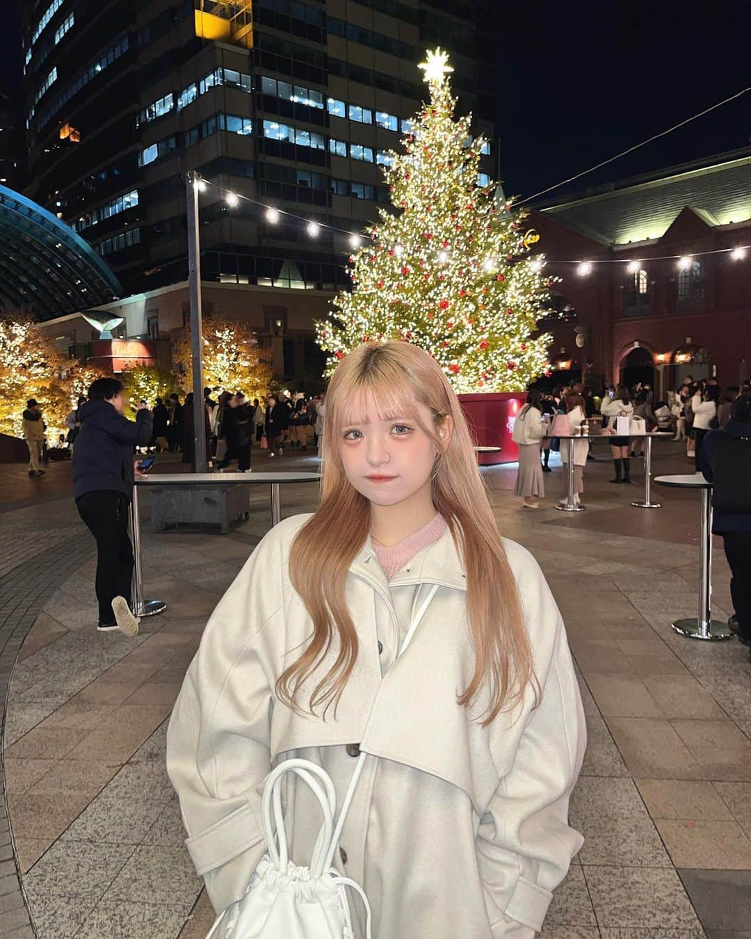 砂糖華さんのインスタグラム写真 - (砂糖華Instagram)「恵比寿ガーデンプレイス🎄💞 ‪　　　　　‬ 大っきいツリーが綺麗だった〜✨  このコートふわふわで肌触り良くて、首までボタンできるから凄く暖かいの➰❄️ @tiptop_pocket_official ‪　　　　　‬ ‪　　　　　‬ #tiptop #ZOZOTOWN購入品 #アウターコーデ #冬コーディネート」12月2日 20時20分 - __162cm_