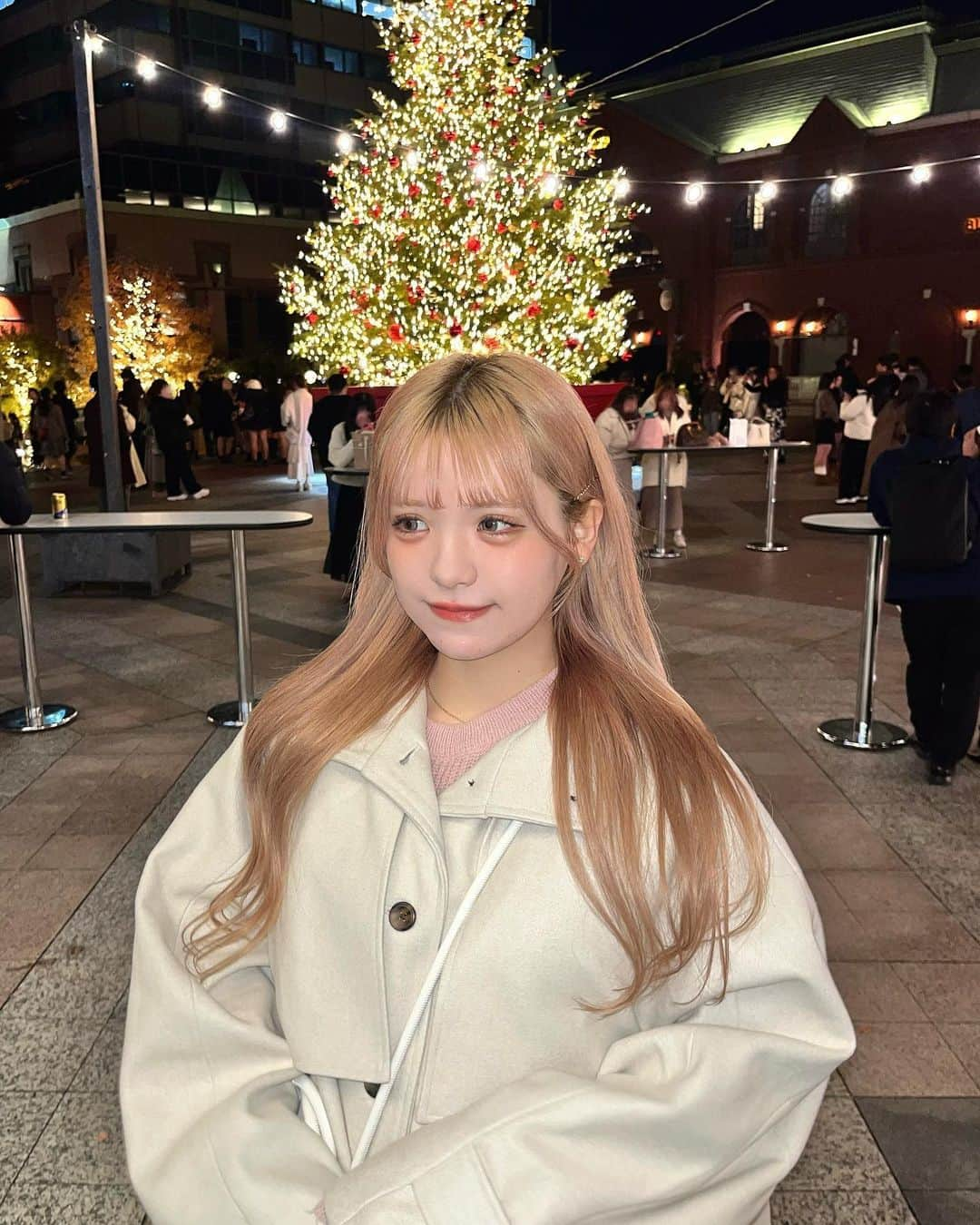 砂糖華さんのインスタグラム写真 - (砂糖華Instagram)「恵比寿ガーデンプレイス🎄💞 ‪　　　　　‬ 大っきいツリーが綺麗だった〜✨  このコートふわふわで肌触り良くて、首までボタンできるから凄く暖かいの➰❄️ @tiptop_pocket_official ‪　　　　　‬ ‪　　　　　‬ #tiptop #ZOZOTOWN購入品 #アウターコーデ #冬コーディネート」12月2日 20時20分 - __162cm_