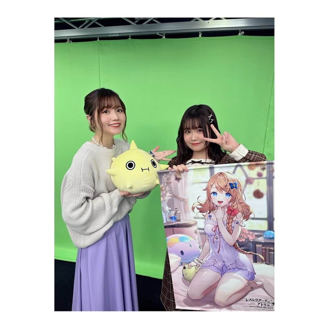 のぐちゆりさんのインスタグラム写真 - (のぐちゆりInstagram)「#レスレリアーナのアトリエ 公式生放送にお邪魔しました💫  只今年末まで「ライザ祭」が開催されておりまして…！ 放送でもいいましたが、私にとってこの一年ずっとライザ祭だったのでレスレリの世界でもライザの別の物語が展開されていくのは嬉しいですねえ…🥹 レスレリ本編のストーリーと併せてお楽しみください😊🏝️  レスナ役の白砂沙帆さん🌟 ほんわかかわいい。☺️  #レスレリ #ライザ #アトリエシリーズ」12月2日 18時56分 - chan_yuyu_ri