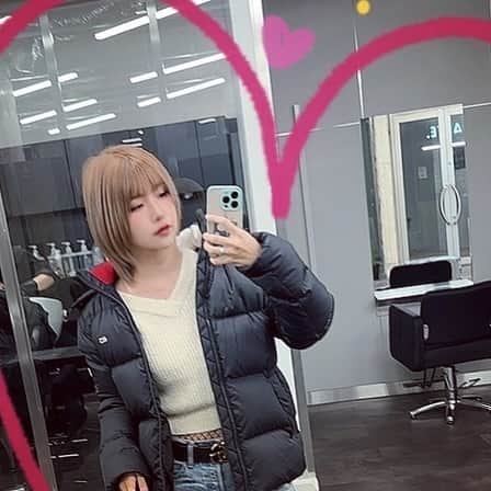 澁谷梓希さんのインスタグラム写真 - (澁谷梓希Instagram)「赤入れたのに金髪にしたいと 無理難題をいうお客に対して 頭を抱えながらもばっちり頑張ってくれる @atsutoshi00 さんには大感謝〜！！」12月2日 18時49分 - azk_s811