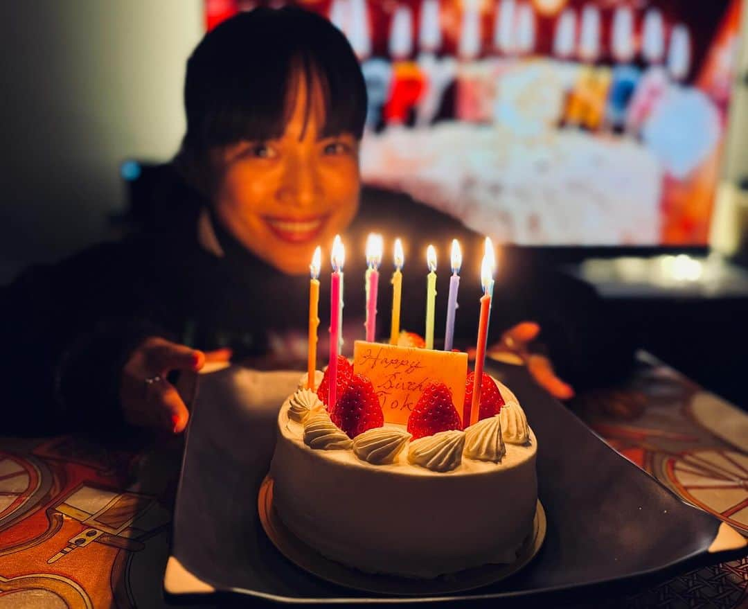 北川富紀子さんのインスタグラム写真 - (北川富紀子Instagram)「レベル37昇級の儀‼️🎂 無事完了ました。 . . ホロリなお祝いメッセージありがとう💕 . . レベル37は面白いことをたくさん！ みんなにお届けしたいです✨🎂 . . . . 最近とても影響を受けた ある方のお言葉  「運を動かすと書いて、運動。 人生は動き続けることが大切」 . . . . 運を動かすためにも！  興味がわいたこと ワクワクすることを ガンガン追求して  行動力をあげて動き続けます！ . . . ので、 変わらず応援してもらえると 嬉しいです。😌💖 . . . いつもありがとう💕 . . . . . #レベル37 #昇級の儀  #運を動かすと書いて運動 #押忍  #みんなへ #誕生日のお願い #YouTubeとっきーChannel #チャンネル登録お願いします← #良い運動になるはず♡←」12月2日 18時51分 - tokiko_kitagawa_